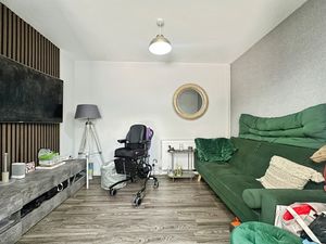  reception room- click for photo gallery